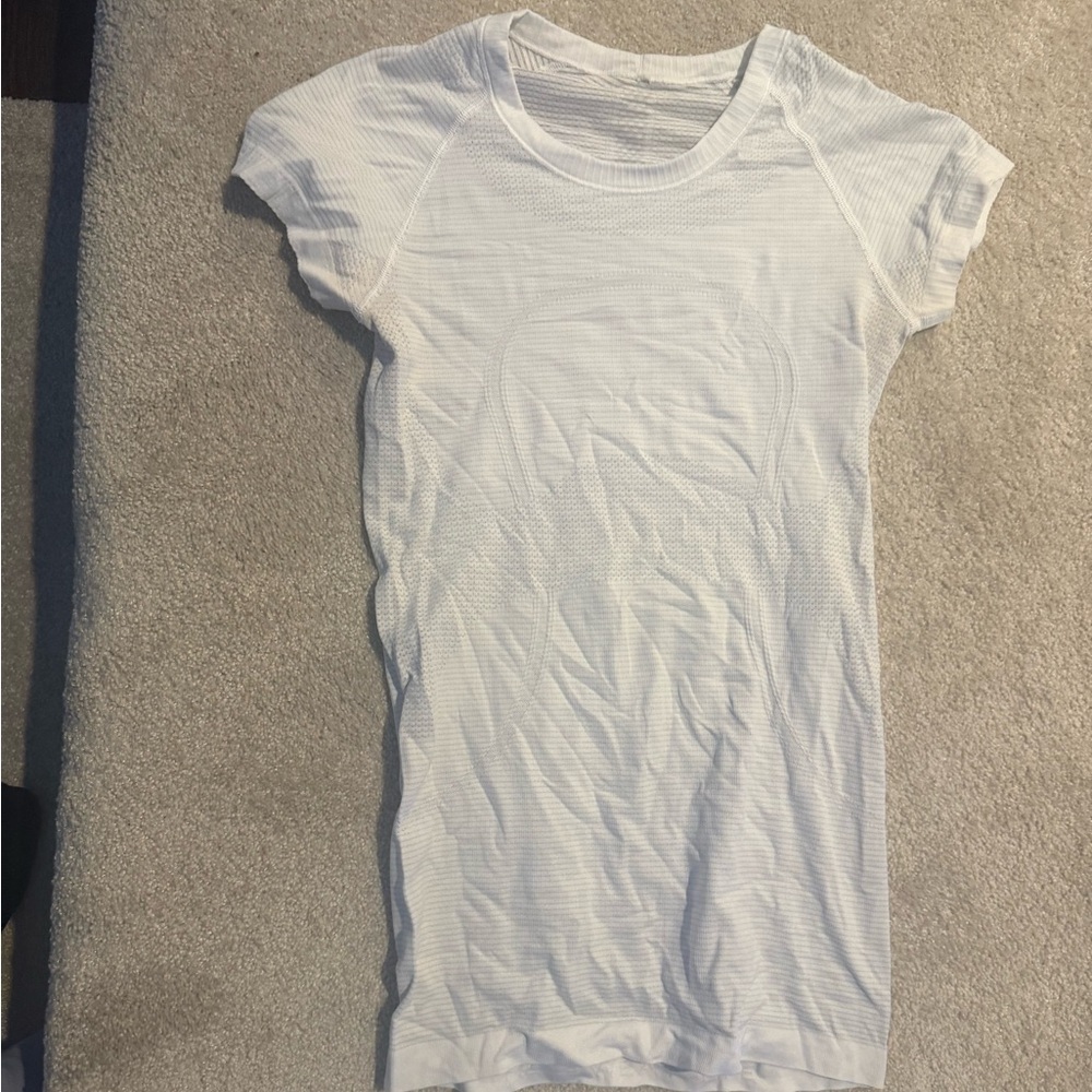 Lululemon swiftly tech short sleeve